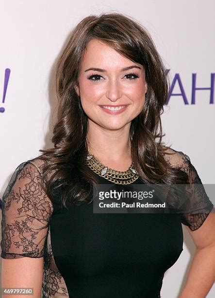 654 Milana Vayntrub Photos & High Res Pictures